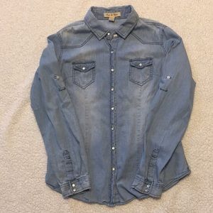 Fun & Flirt Chambray button up shirt size L